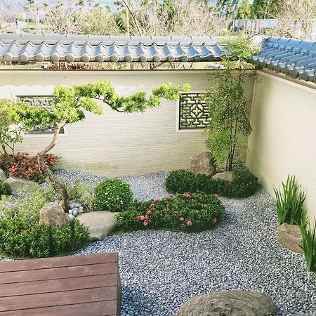 Roaming Cloud Sun Moon Lake B&B Yuchi Exteriör bild