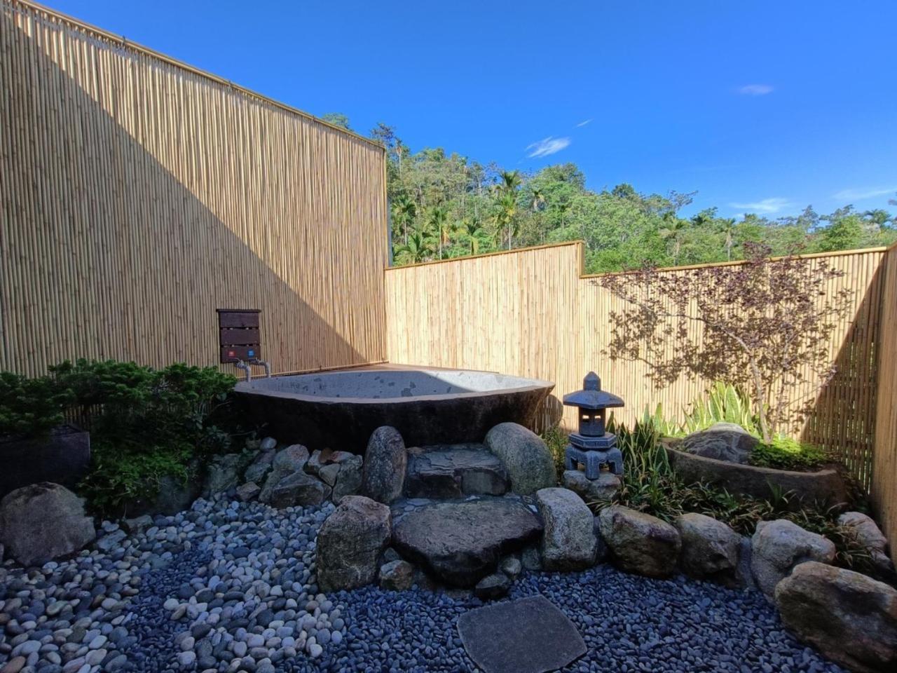 Roaming Cloud Sun Moon Lake B&B Yuchi Exteriör bild